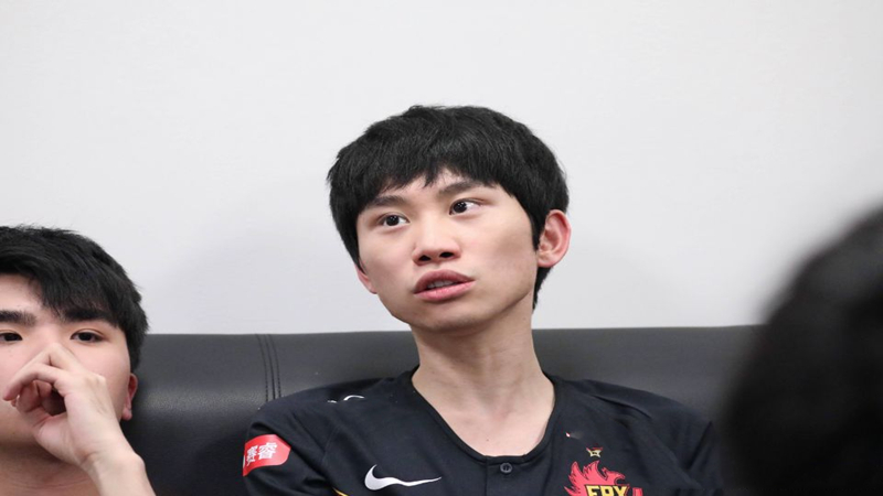 金泰相▲继Doinb“亚索事件”后,糖小幽晒出聊天记录:他是外国人,规矩不懂