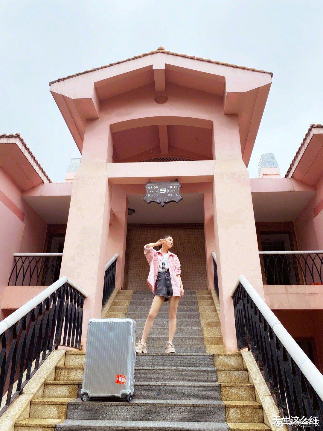 黄圣依@在家被伺候惯了?把好心帮自己的姐姐都当空气,黄圣依咋回事?