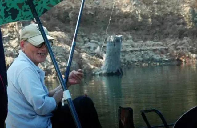 []不打牌，不跳舞，我的父亲是个钓鱼迷