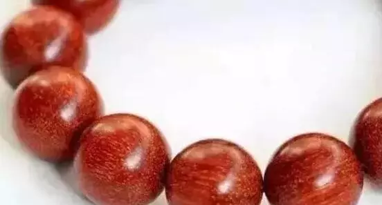 小叶紫檀：你会识别小叶紫檀的新料和老料吗？