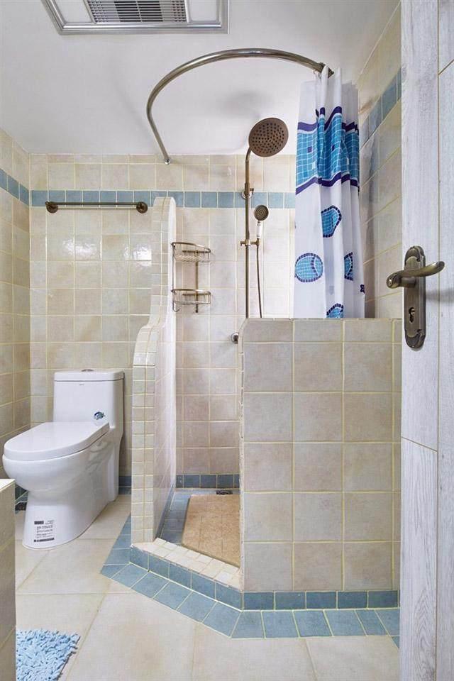 |去亲戚家做客，他家卫生间竟砌了半堵墙，看着就像个澡堂子！