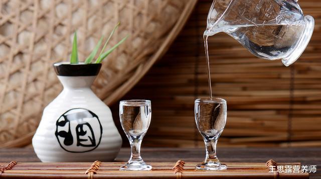 肝脏：每天喝些白酒对身体是好还是坏？今天告诉您标准答案