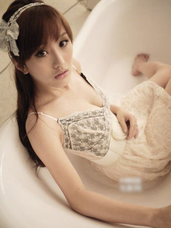 电影|她是《反贪》系列电影的“第一美女”，签约古天乐之后，也是把自己洗白了