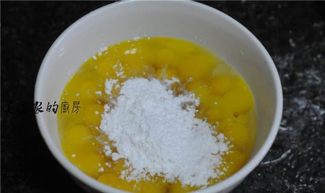 『银耳』儿子早餐最爱它，1周5次都吃不厌，烫一烫卷一卷，做法好简单！