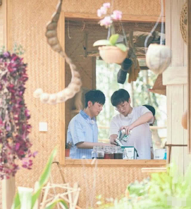 向往的生活@《向往的生活》彭昱畅吐槽没有工作，黄磊说一句话，他当场崩溃