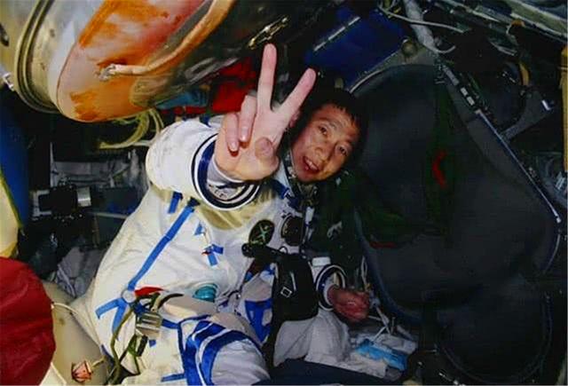 #太空#杨利伟在太空听到“敲窗”声，17年后谜题解开，庆幸没有丢掉性命