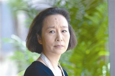 奚美娟|1994年奚美娟产子惨遭周野芒抛弃，20年后同台飙戏，网友：心真大