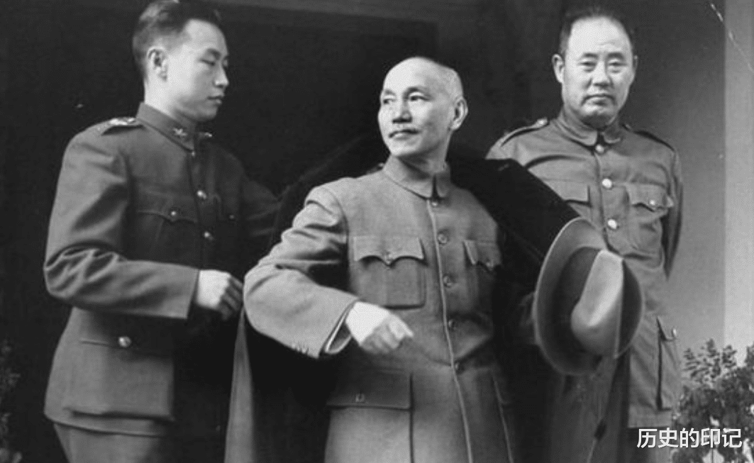 蒋介石：蒋介石的孙子48岁时重回大陆，看见蒋家祖宅后，落下眼泪！