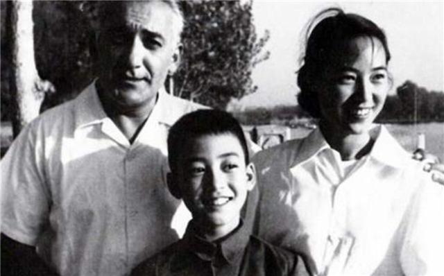 小志的历史观点|首个入中国籍的老外，“骗走”了延安第一美女，为中国奉献了一生