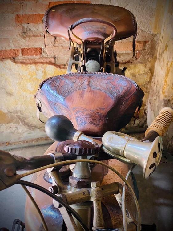 睹图|男子低价买回一辆80多年前的摩托车，如今有人出价17万不肯卖