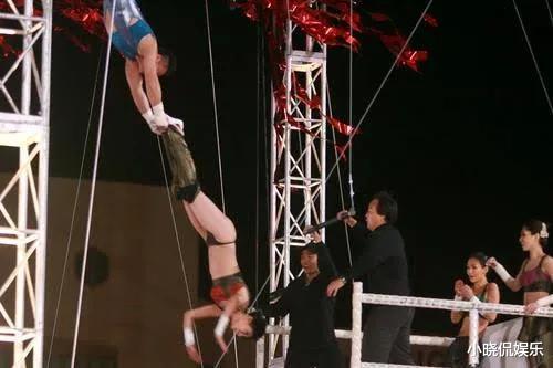 『郑希怡』“龙嫂”钢丝表演露黑底，炒作不断惹观众反感，生女后事业终翻红