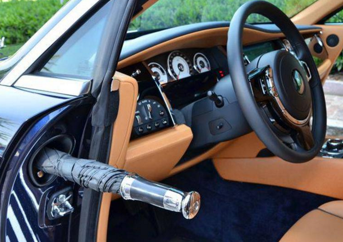 宾利■劳斯莱斯送的雨伞，宾利送的手机，看到红旗送的赠品，网友：贷款也要买！