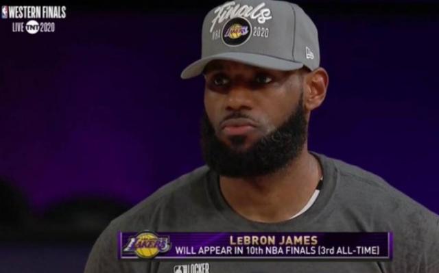 勒布朗·詹姆斯|末节独砍16分！老詹被多人戴皇冠，颁奖累瘫在地，面无表情发言