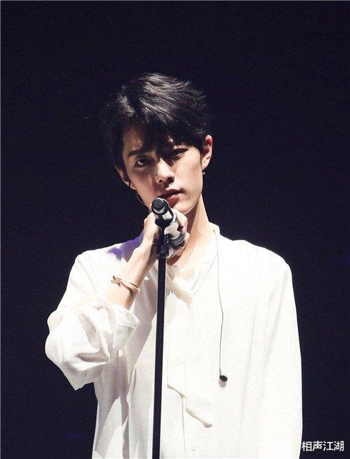【肖战】肖战王者归来，专辑24小时卖掉两亿，粉丝的口号让人瞠目结舌
