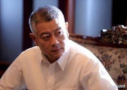 巫刚:28岁巫刚娶30岁同班同学赵英,15年后离婚疑陈瑾插足?他近况如何