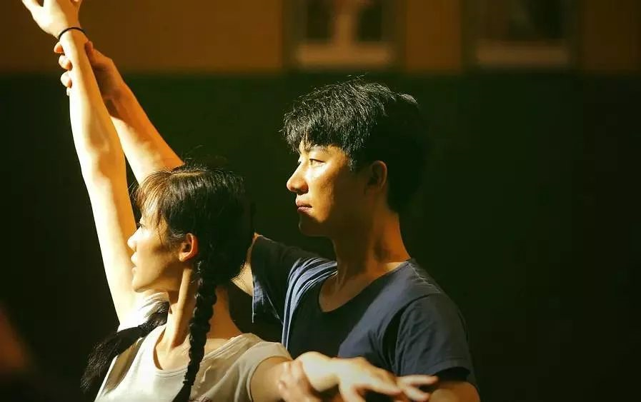 黄一|?拿着高片酬“演一部黄一部”？四到处托关系讨要角色，吃相太难看！