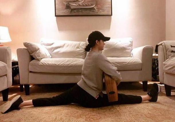 欧阳娜娜：晒晒欧阳娜娜的豪宅，19岁就住上了山顶豪宅，在家生活像个公主