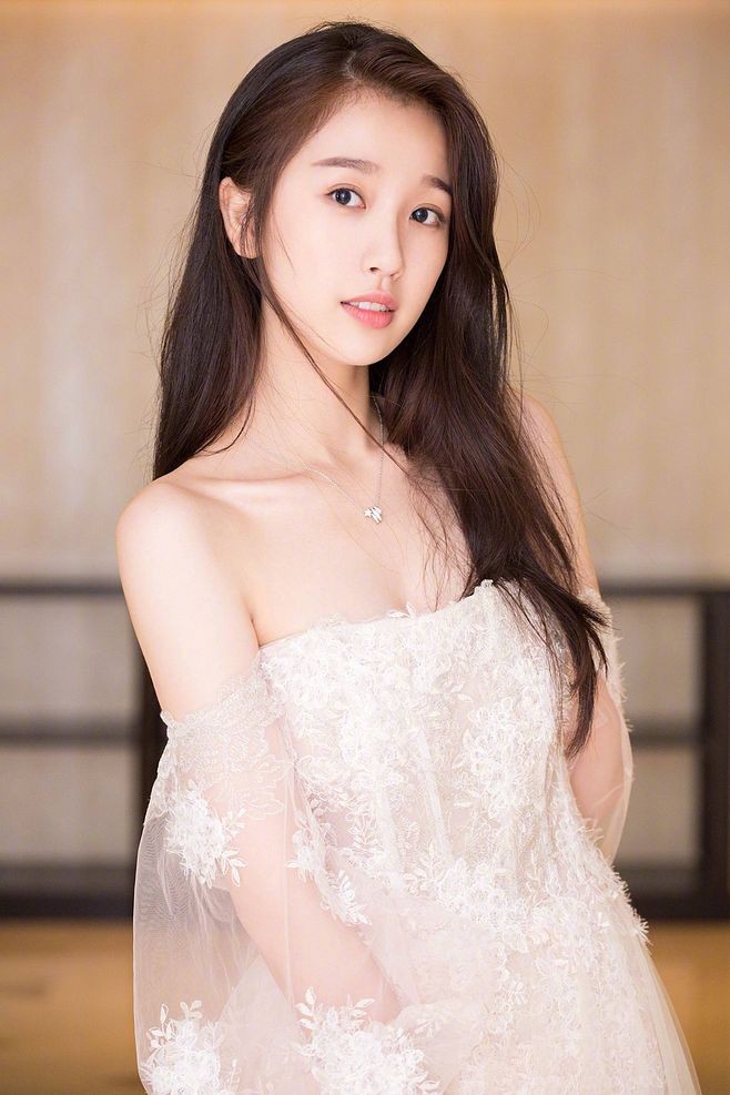 【宋祖儿】虞书欣、宋祖儿、李凯馨、赵露思，这些95后娃娃脸小花我都爱了