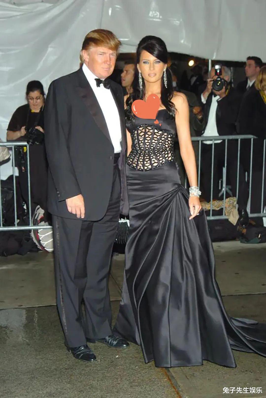 「特朗普」哪有这样的父亲！特朗普对伊万卡不避嫌，搂着老婆向女儿撅嘴索吻