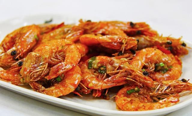 【油焖大虾】油焖大虾，香甜美味，下酒又下饭，油而不腻家常菜，老少都喜欢