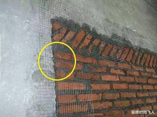 |新房装修砌墙万万要加这块东西，一旦工人没装，加钱也要让他返工