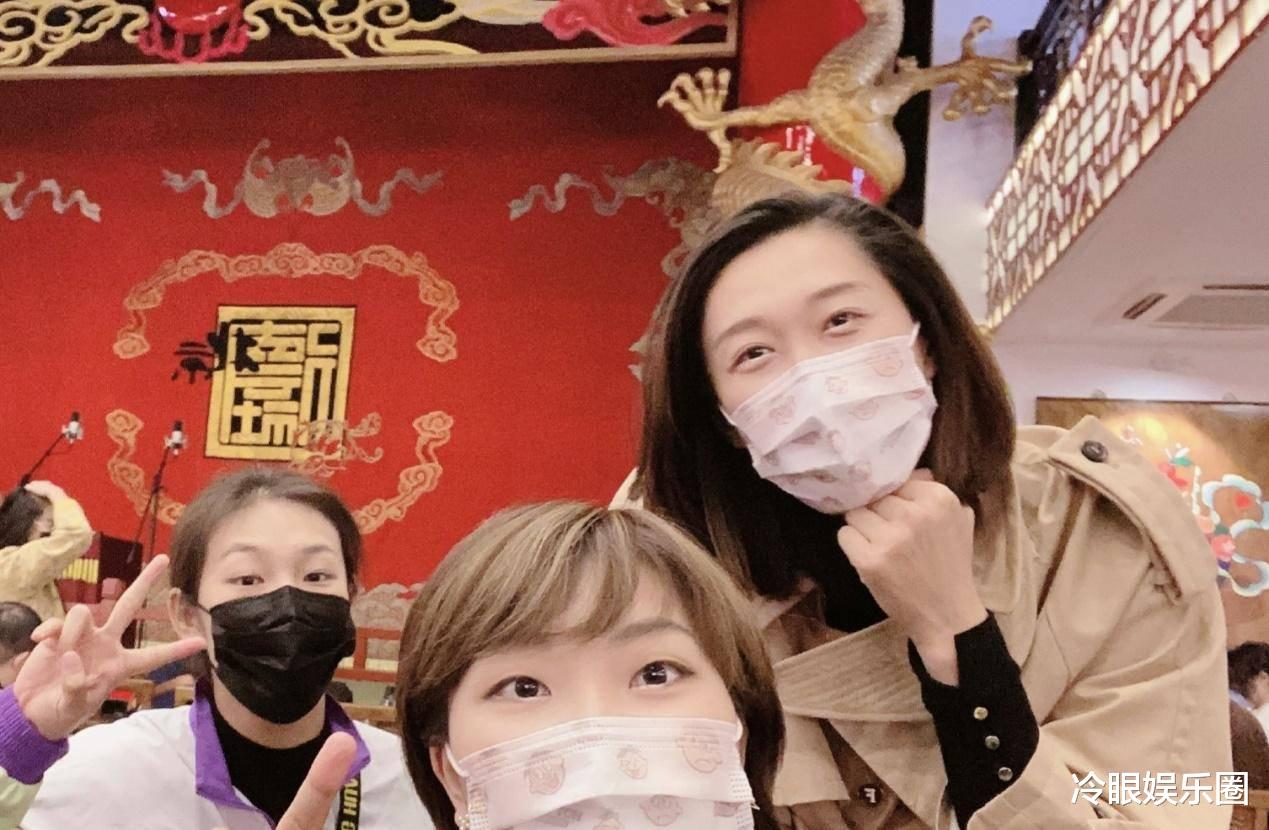 德云社|男子天团和女子天团相遇，女排姑娘看德云社演出，你能认出来谁？