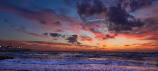 属兔|10月底，旧情人逼近，乱了分寸，3星座回眸一笑，再次选择复合