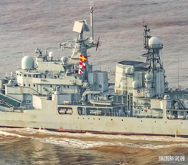 「雷达」中国136舰改装归来，绿油油的导弹发射箱非常诡异，将再战20年！