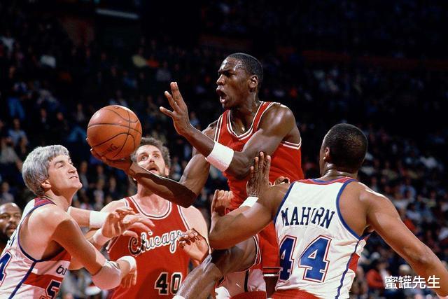 【迈克尔·乔丹】乔丹为啥不是状元？原因很简单，84届再选一万次他也是状元！