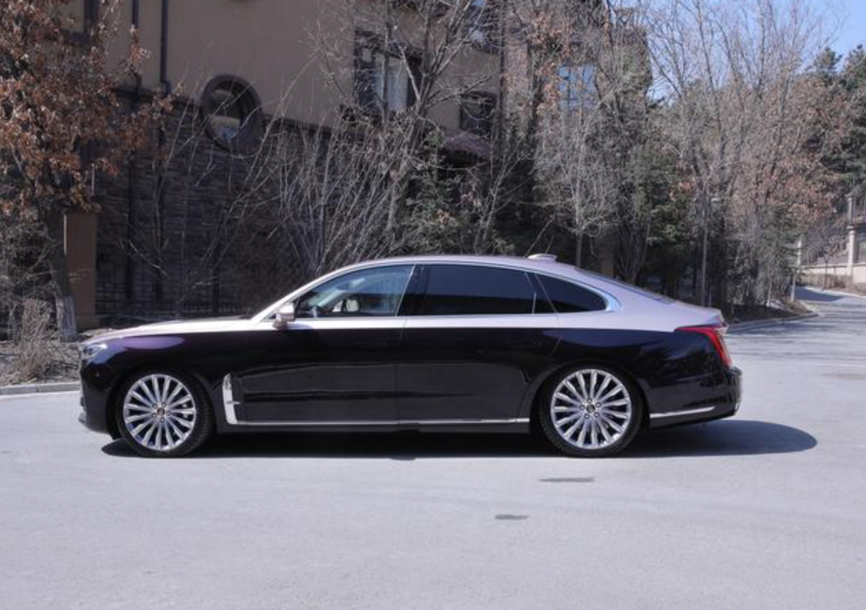 红旗|红旗H9预售价33万起，四座版要60万，网友：红旗飘了？