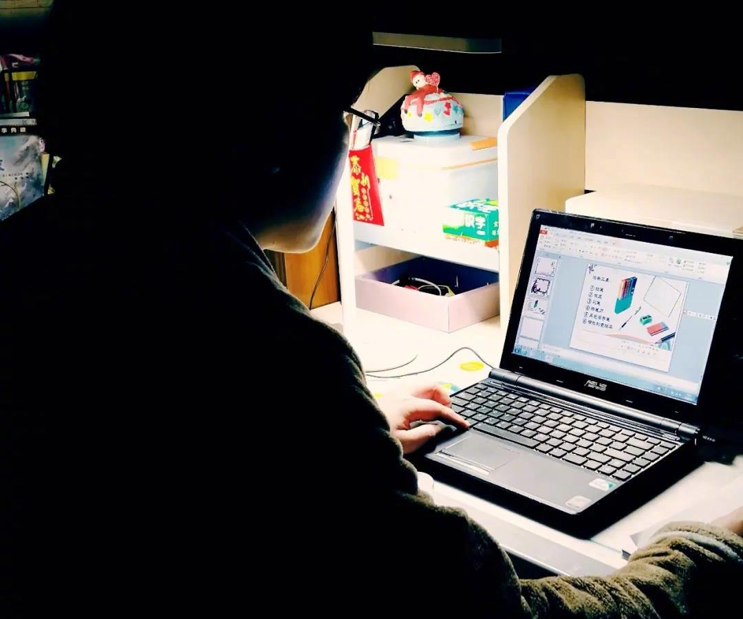 考研|大学生家中帮找国企工作！他却非要二战考研？老师：不精明的孩子