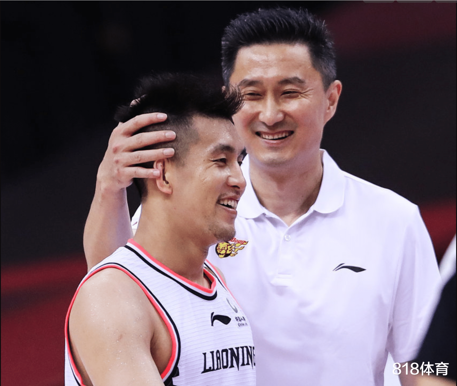 郭艾伦|你超级高水平! 杜锋G2一脸宠溺对郭艾伦摸头杀, 大侄子眉飞色舞