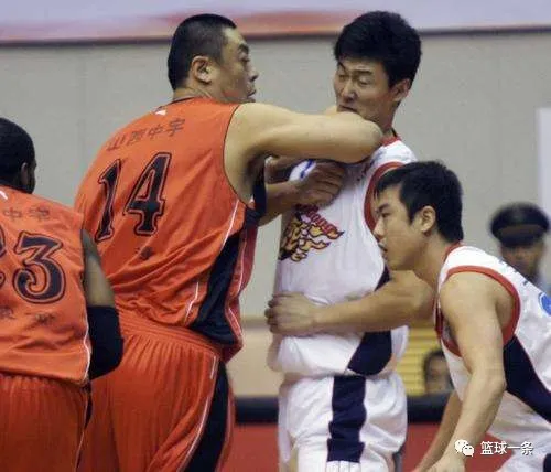 「江苏男篮」是巴特尔的大哥也是亚洲第一中锋 一怒之下去机场做保安