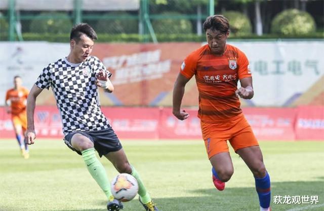 『山东鲁能』鲁能助教指挥意欲何为?球门两度失守 “李太守”却在替补席昏昏欲睡