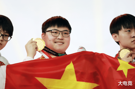 [Uzi]LOL：Uzi简自豪断开连接宣布退役，七载逐梦路终究意难平