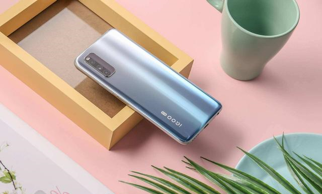 iqoo|4500mAh+44W再降200,6+128G已至1998,真下本了!