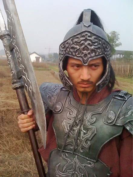 李元霸|隋唐英雄里的九大高手排名，靠山王杨林仅排第八，第一位才叫厉害！