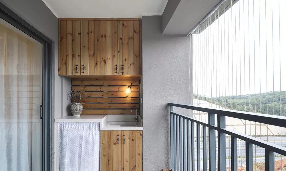 『』客厅和阳台之间有做推拉门，窗帘应该怎么装？