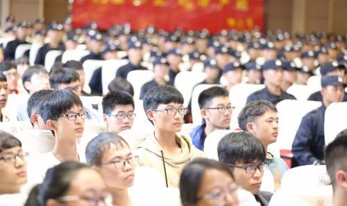 教师|“铁饭碗”也分三六九等，公务员、教师排在末尾，榜首实至名归！