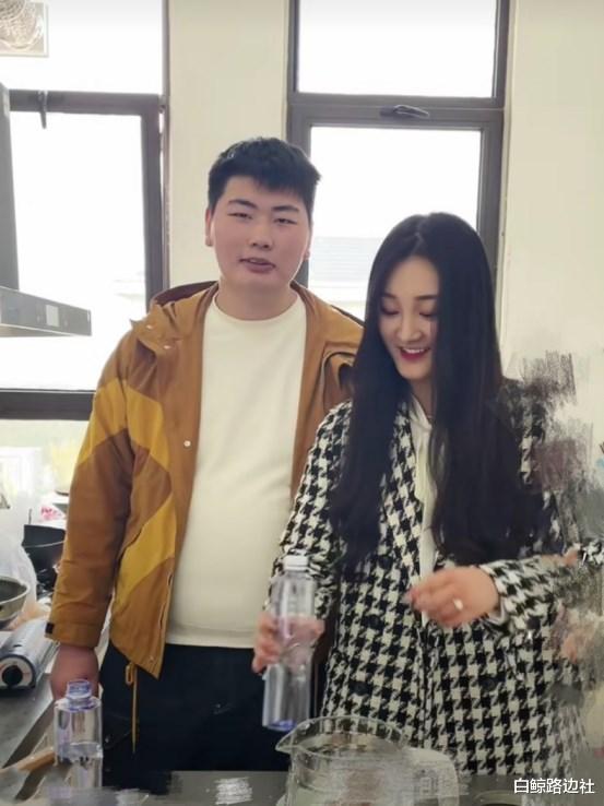 带货|大衣哥儿媳豪宅内部首曝光！厨房宽敞明亮，做饭煮茶用名牌矿泉水