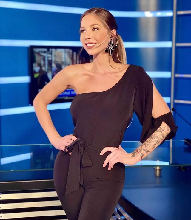 女主播|新闻女主播穿着“清凉”，秀好身材吸粉百万，谁说主播不能性感？