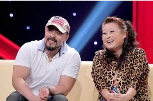 张海燕|58岁张海燕疑似晚节不保?包养20岁男模,2人还以\妈咪儿子\相称