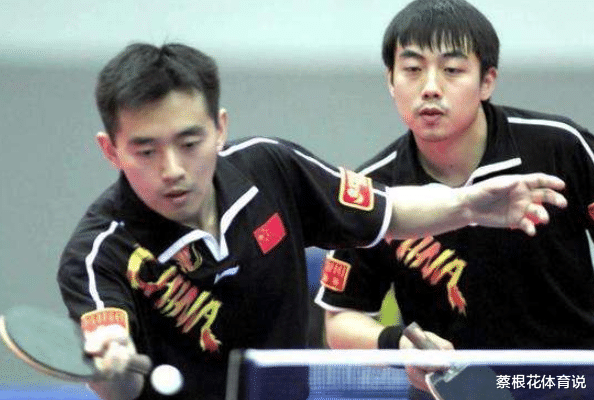 孔令辉|44岁孔令辉回归乒坛?穿短裤凉鞋和领导合影,网友:太不尊重人!