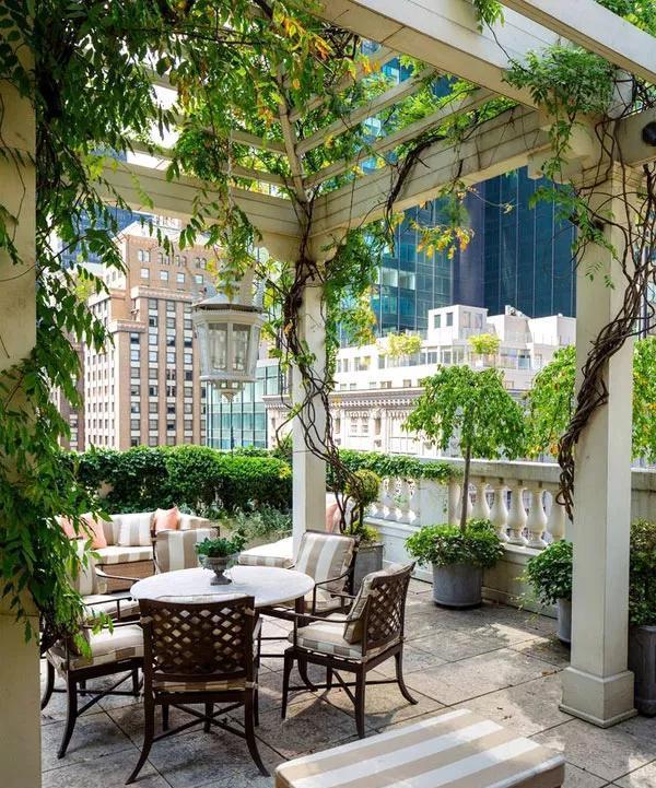 #装修预算#露台地面用什么铺好？这几种材质，漂亮和实用全有了！