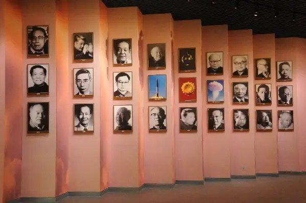 科学家|课本里的鲁迅、霍去病没了,明星却越来越多,怎么回事?