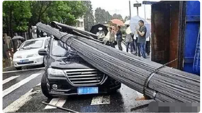 「国产车」两起车祸，成就两款神车，抗压又能开，这就是国产车的品质