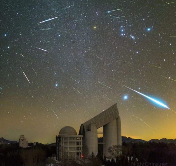 『流星』流星到底有多脏？知道成分后，才明白对着流星许愿有多傻