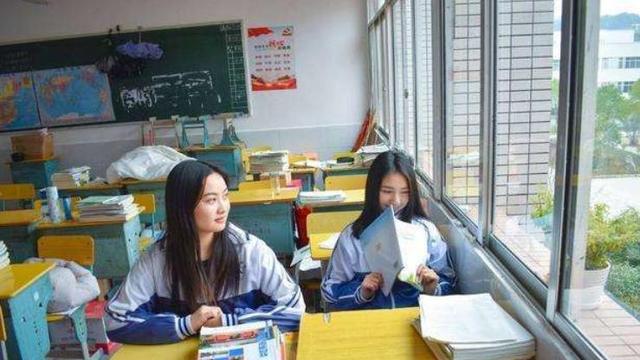 『学霸』初中生公认3个“学霸专座”，第2个位置最佳，学渣从未享受过