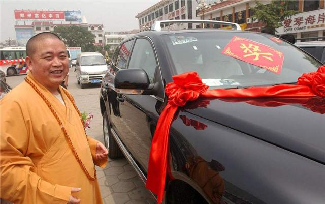 |少林寺每年上亿的香火钱，究竟去了哪里？方丈释永信：我月薪700