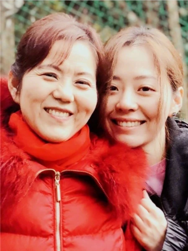 张靓颖|张靓颖回应前夫骗财骗股份内幕，妈妈扣下户口本和冯珂未领证属实